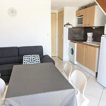 T3 Mezzanine A Port-la-nouvelle: 6 Pers, Terrasse, Proche Et Commerces, Confort Optimal. - Fr-1-797-52 Villa