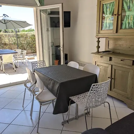 T3 Mezzanine A Port-la-nouvelle: 6 Pers, Terrasse, Proche Et Commerces, Confort Optimal. - Fr-1-797-52